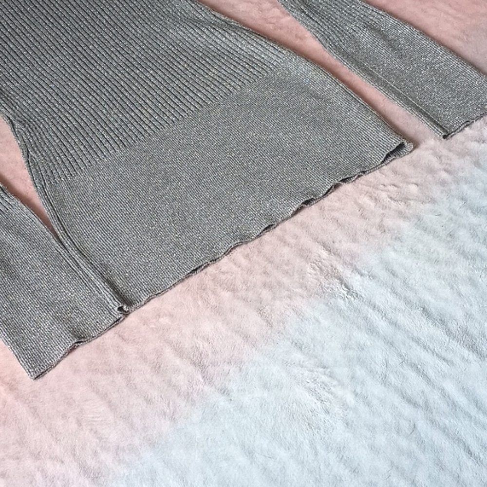 Jr. Size M, Silver/Gray, metallic sweater - Picture 4 of 5